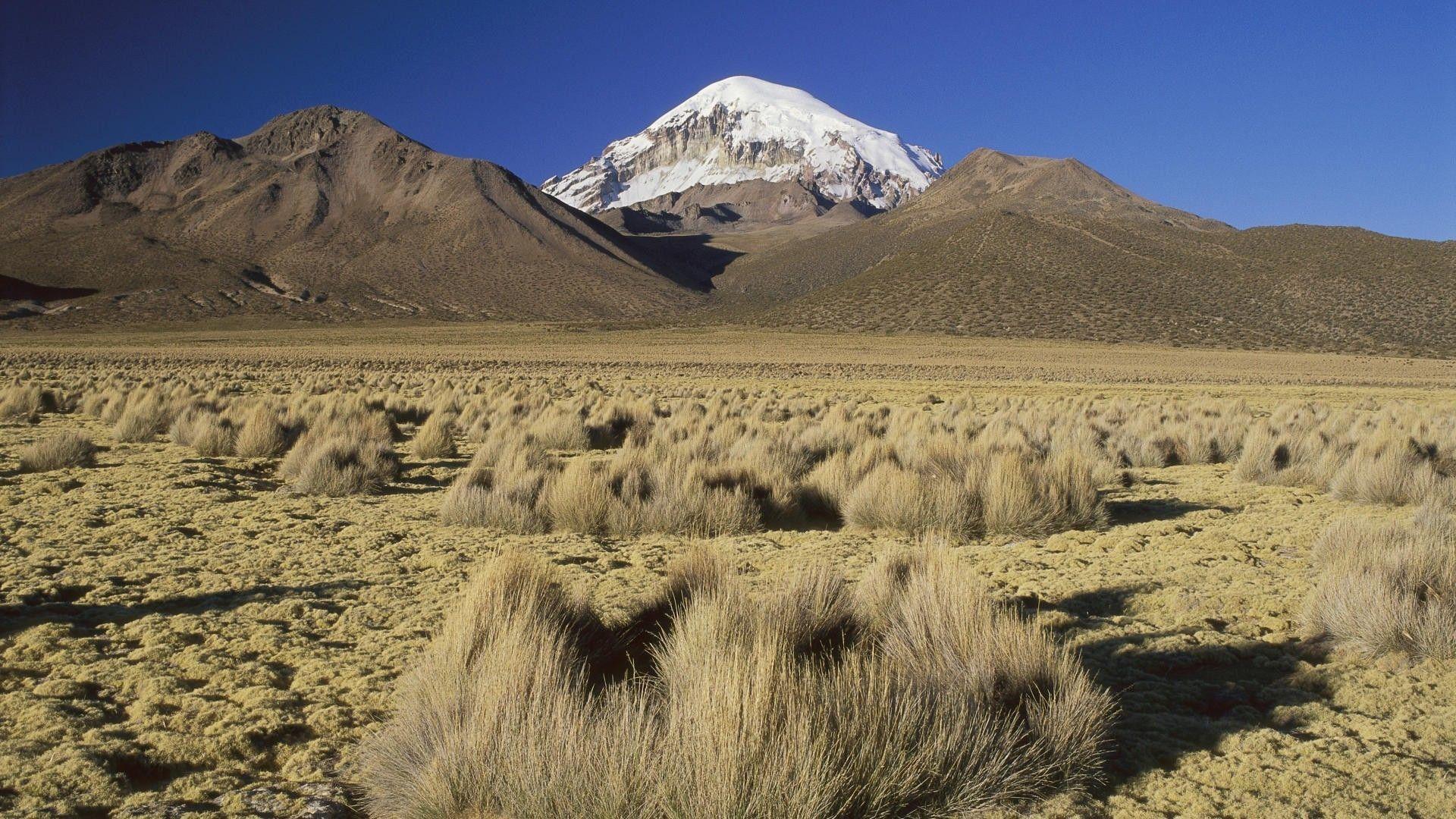 Harsh desert landscape in Bolivia wallpapers and image