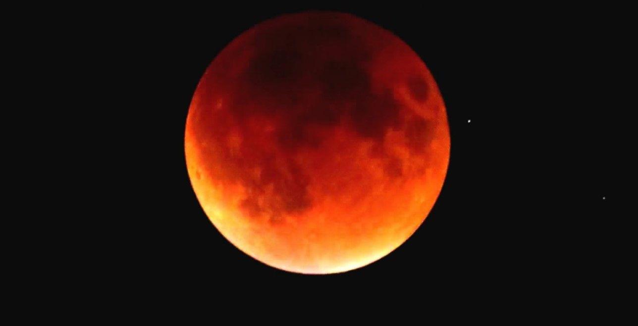 Watch A Blue Moon, Supermoon, And Lunar Eclipse On January 31