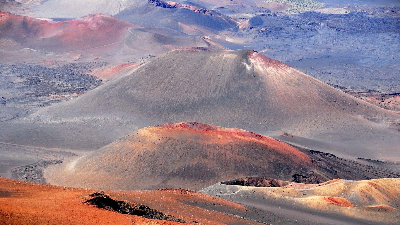 Whatever you decide, don’t miss the Haleakala volcano. Description