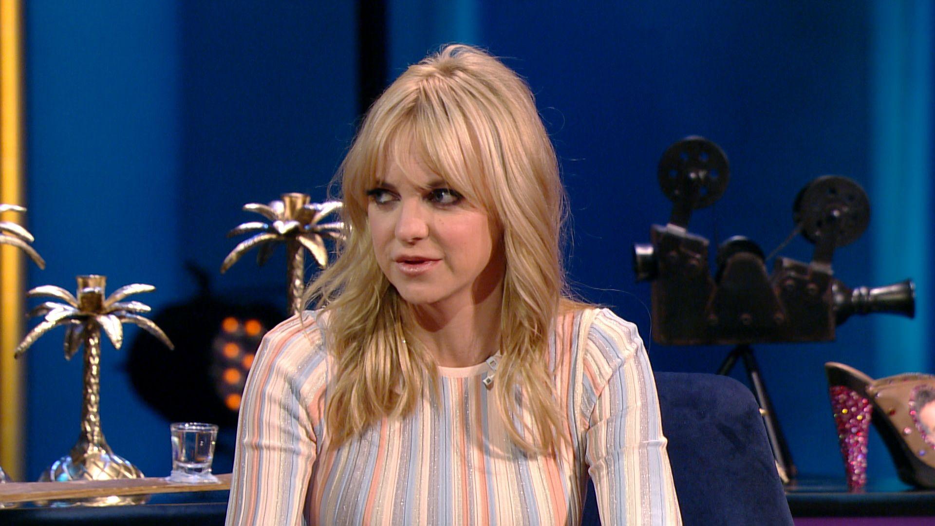 Watch Anna Faris’ Dinner with Goldie Hawn & Kurt Russell