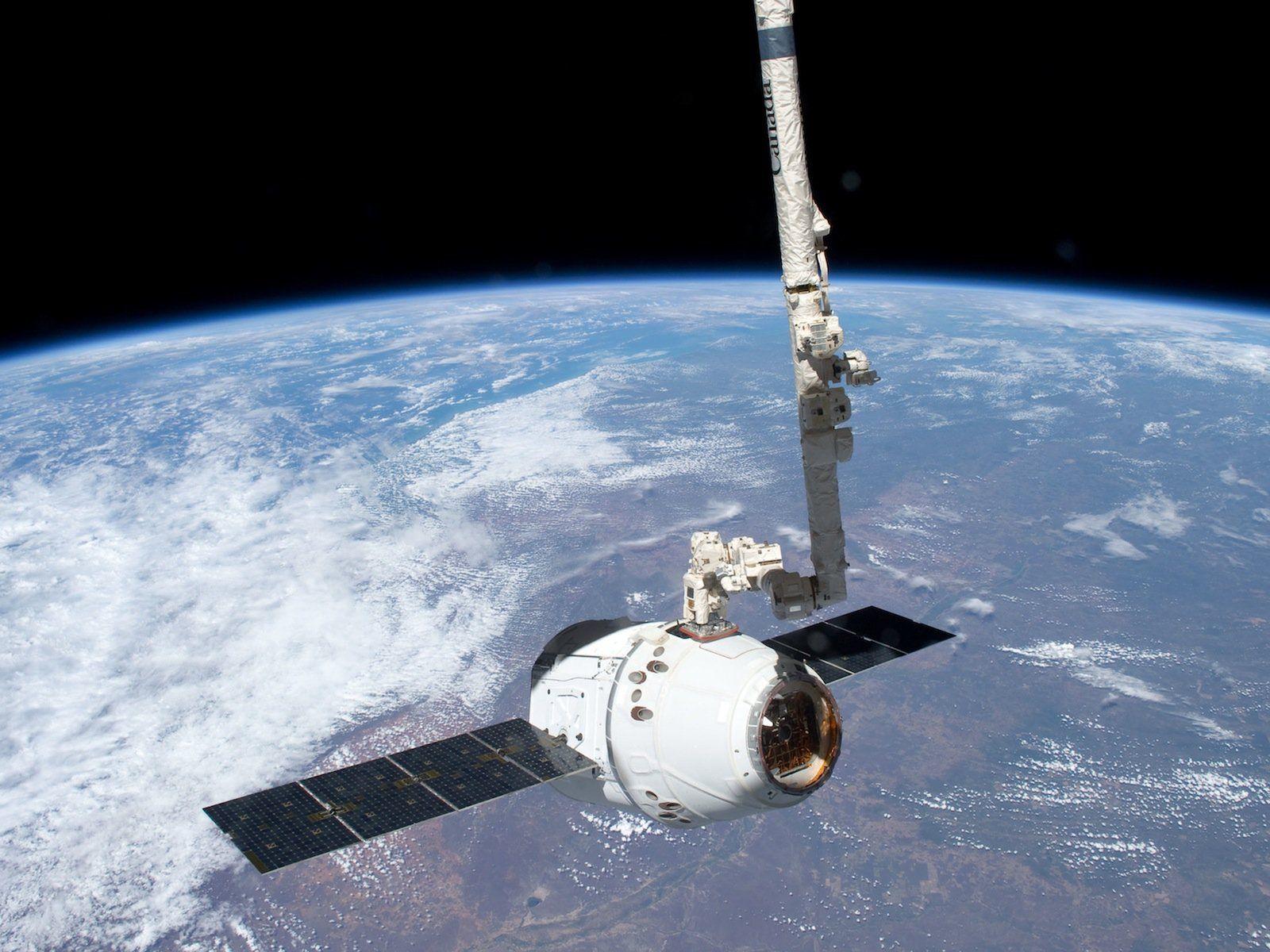 Robotic Arm Grapples SpaceX Dragon at International Space Station