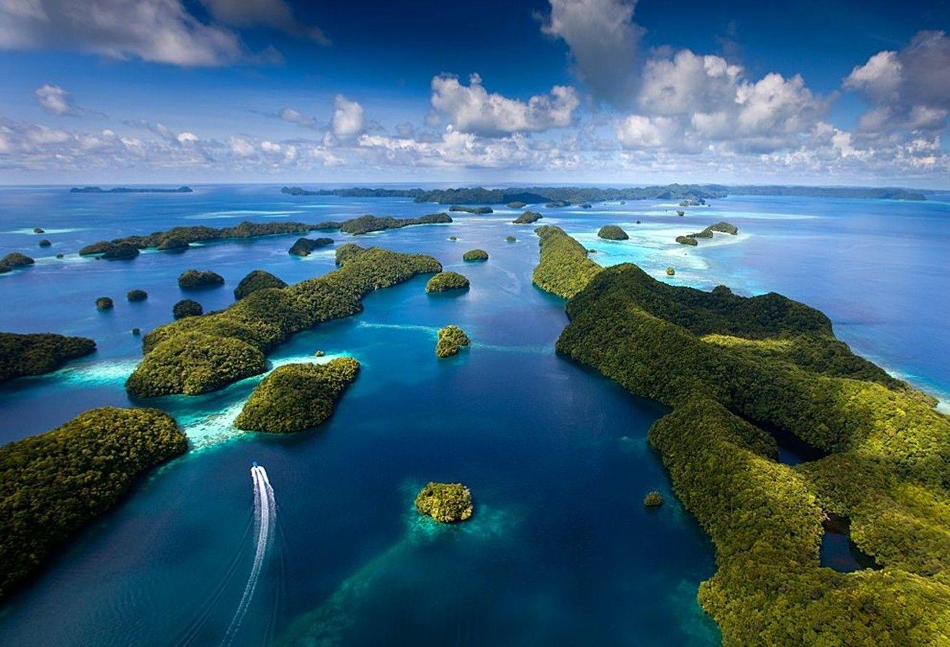 Oceans: Clouds Rocks Skies Green Landscape Ocean Pacific White