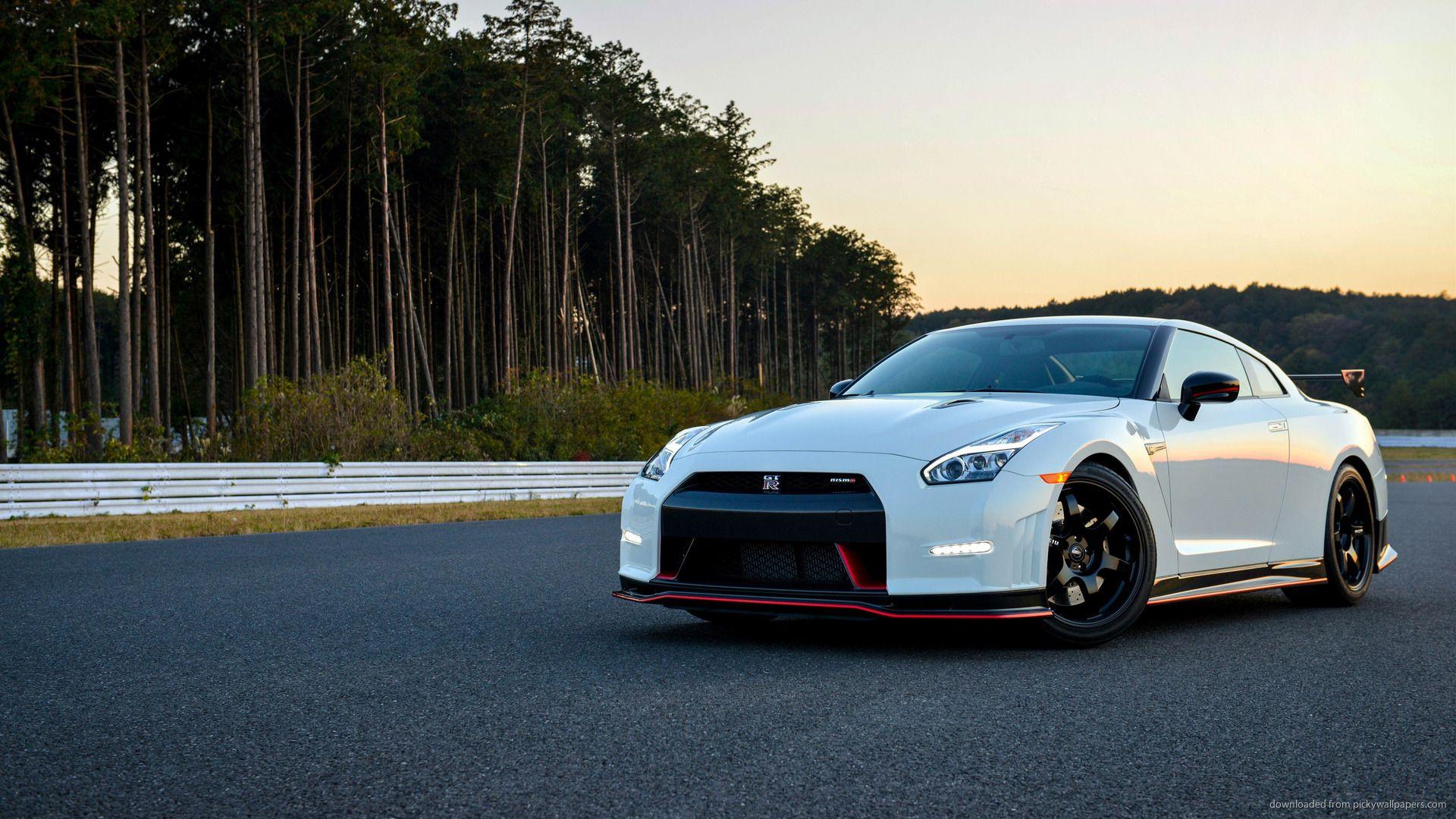 White Gtr Wallpapers