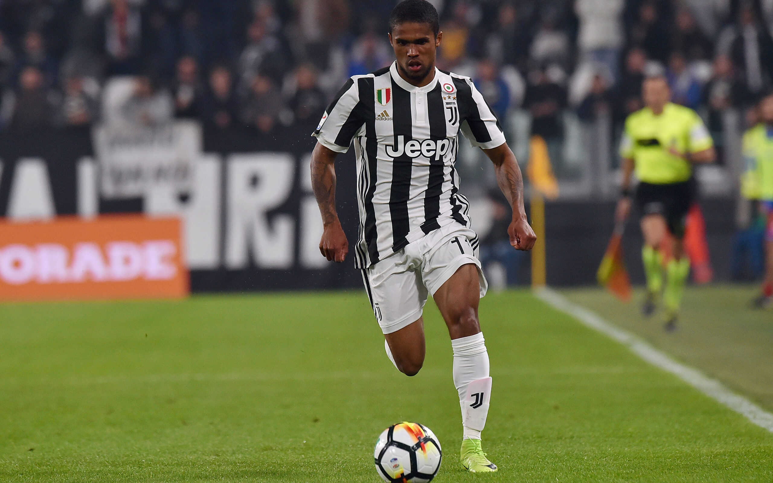 Download wallpapers Juventus, Douglas Costa, match, soccer