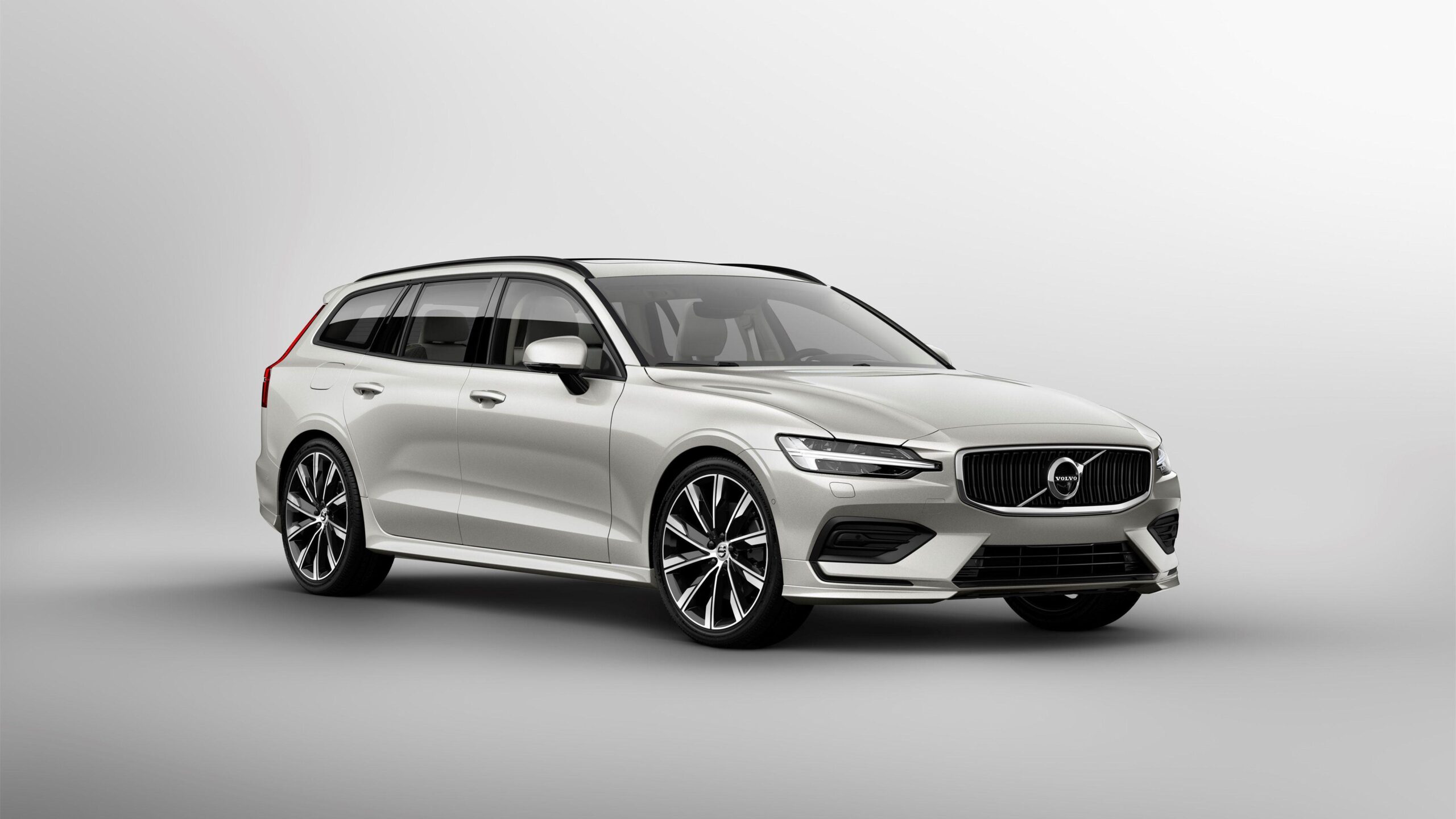 2018 Volvo V60 T6 Momentum 3 Wallpapers