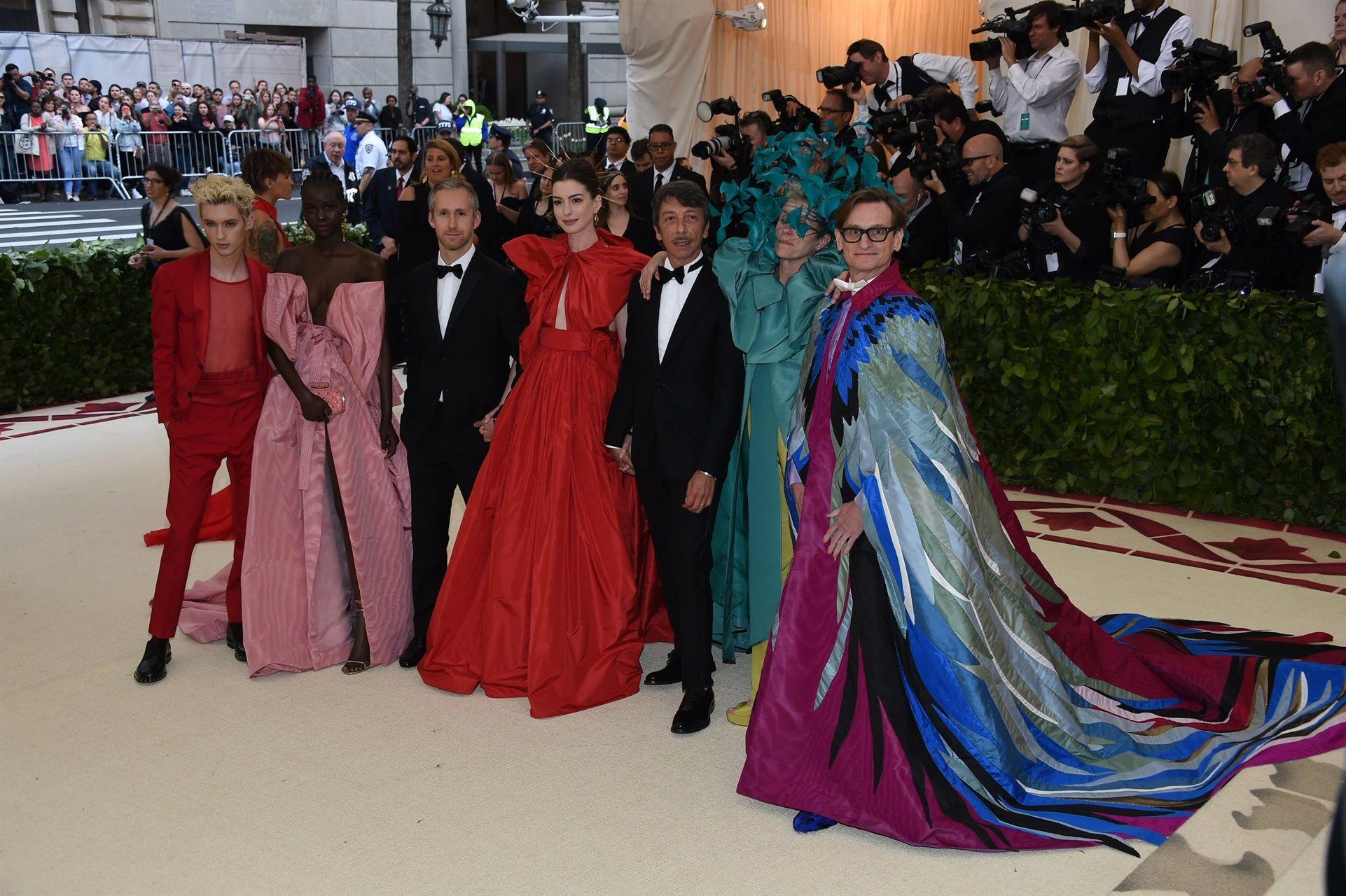 Troye Sivan,Adut Akech,Adam Shulman,Anne Hathaway,Pierpaolo Piccioli