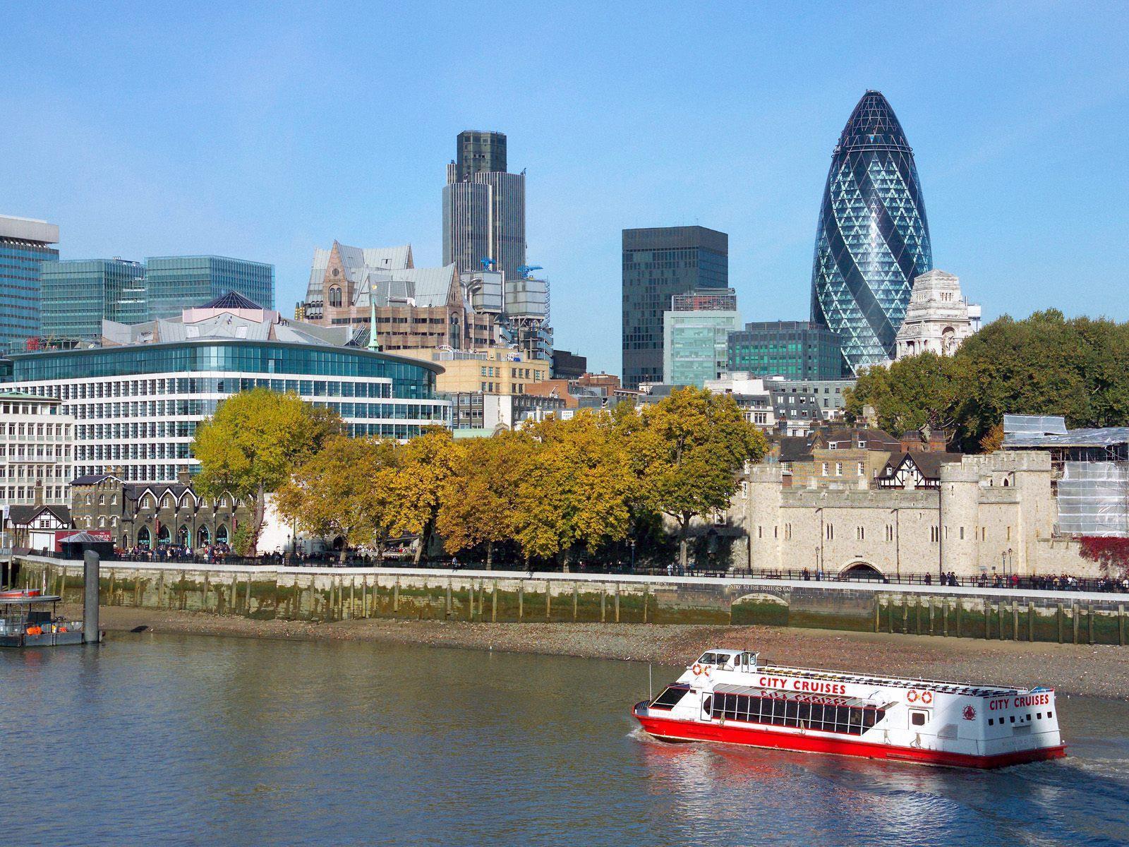 Tower 42 and Swiss Re tower London free desktop backgrounds