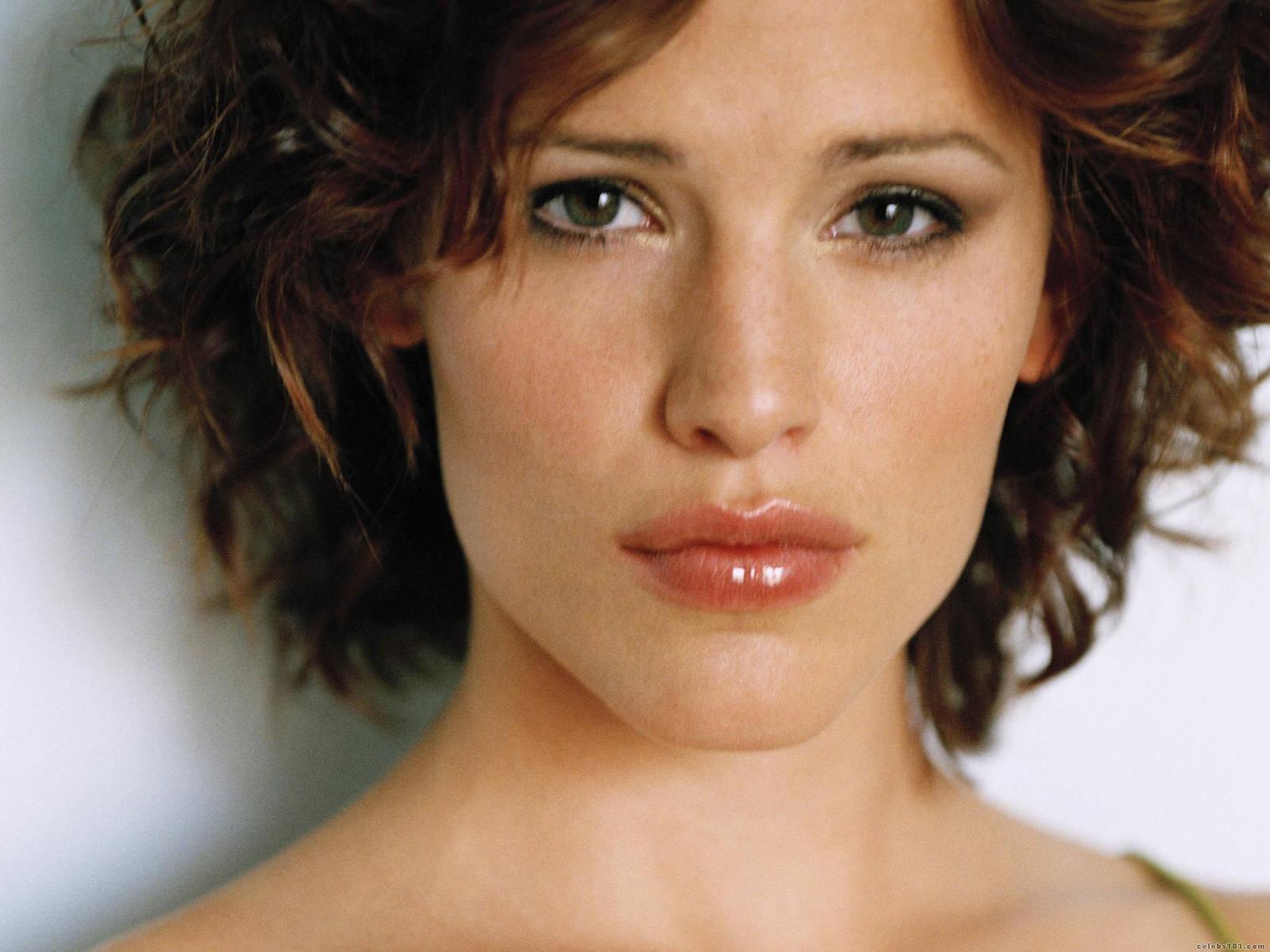 Jennifer Garner 24 Backgrounds