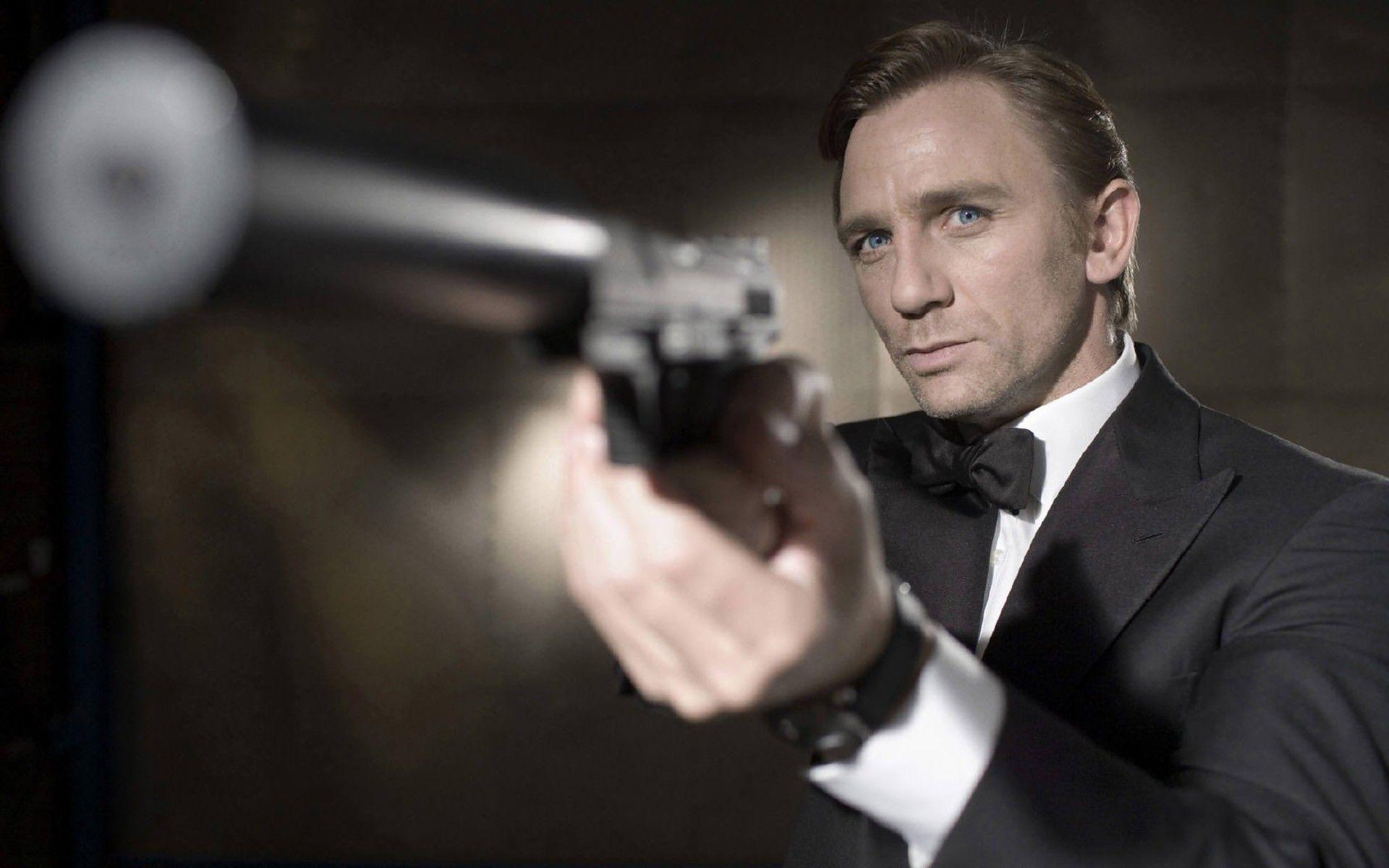 Daniel Craig Wallpapers Free Download HD Hollywood Celebrities Image