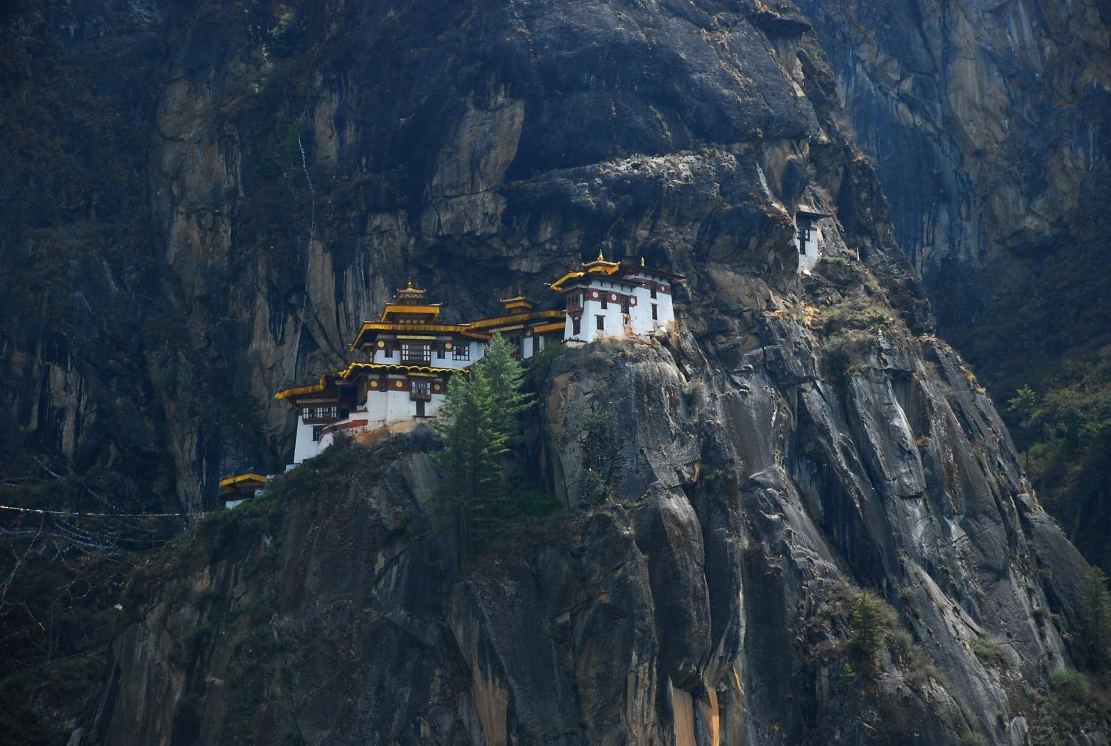 HD bhutan white rock house Wallpapers