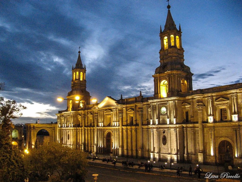 AREQUIPA: Muestra urbana y fotos de caminantes