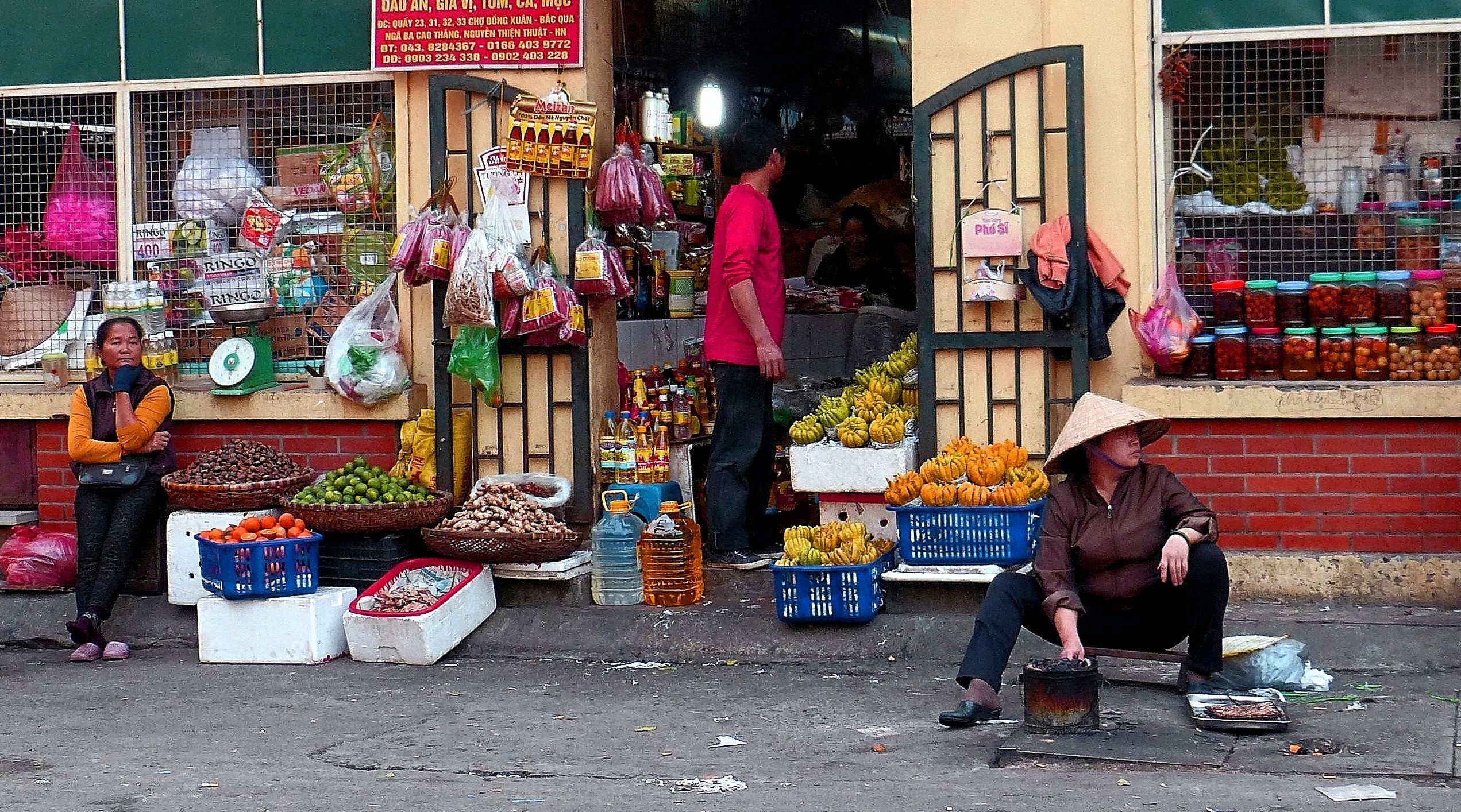 Wallpapers : life, street, door, lumix, sitting, market, candid, side