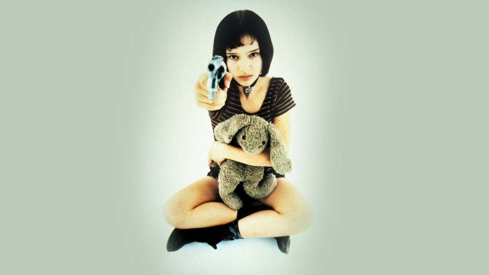 guns, Natalie Portman, Leon The Professional, stuffed animals