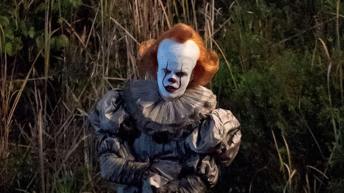 New Photos Show Bill Skarsgård as Pennywise on the Set of “It