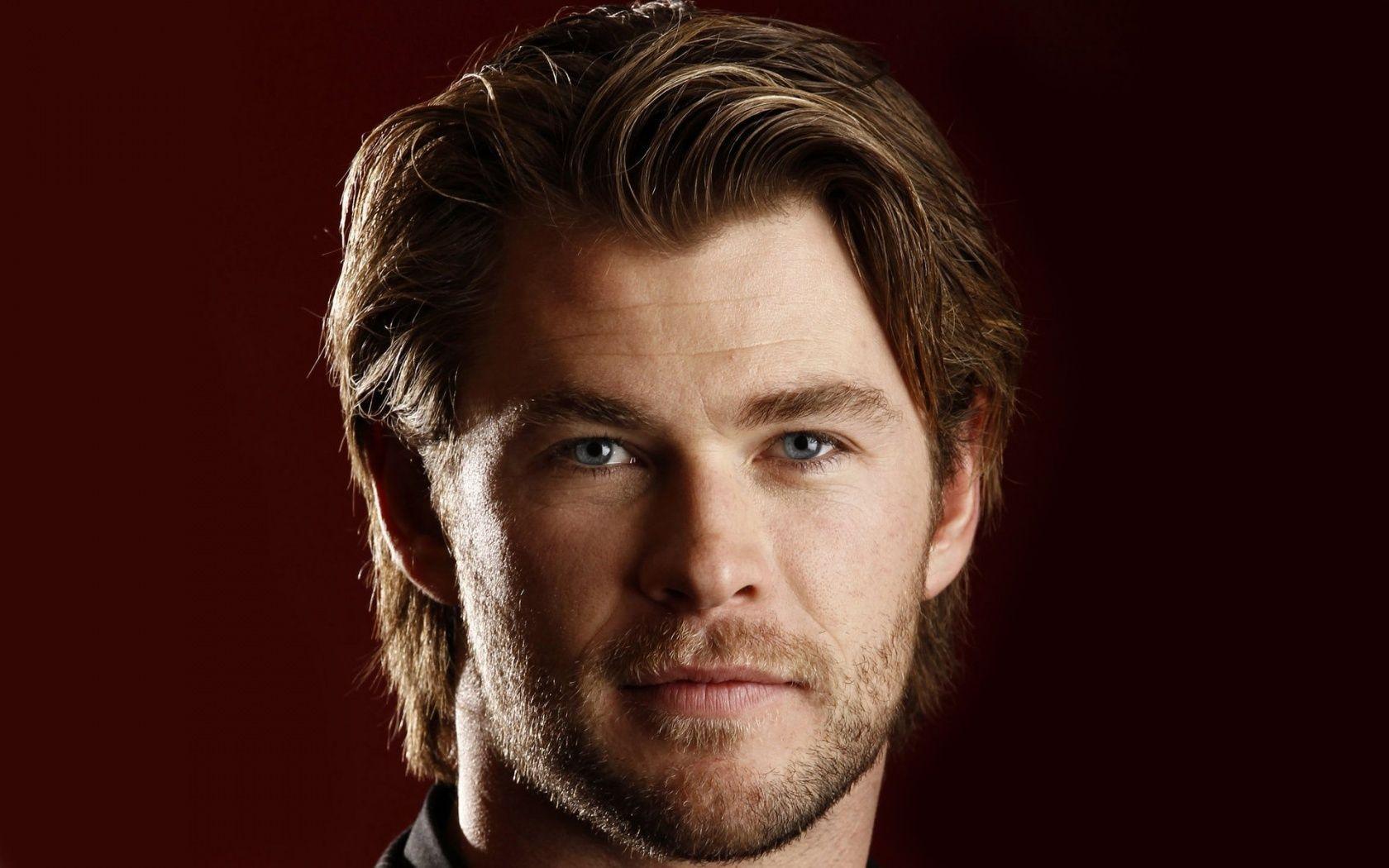 Chris Hemsworth HD Wallpapers Free Downloads