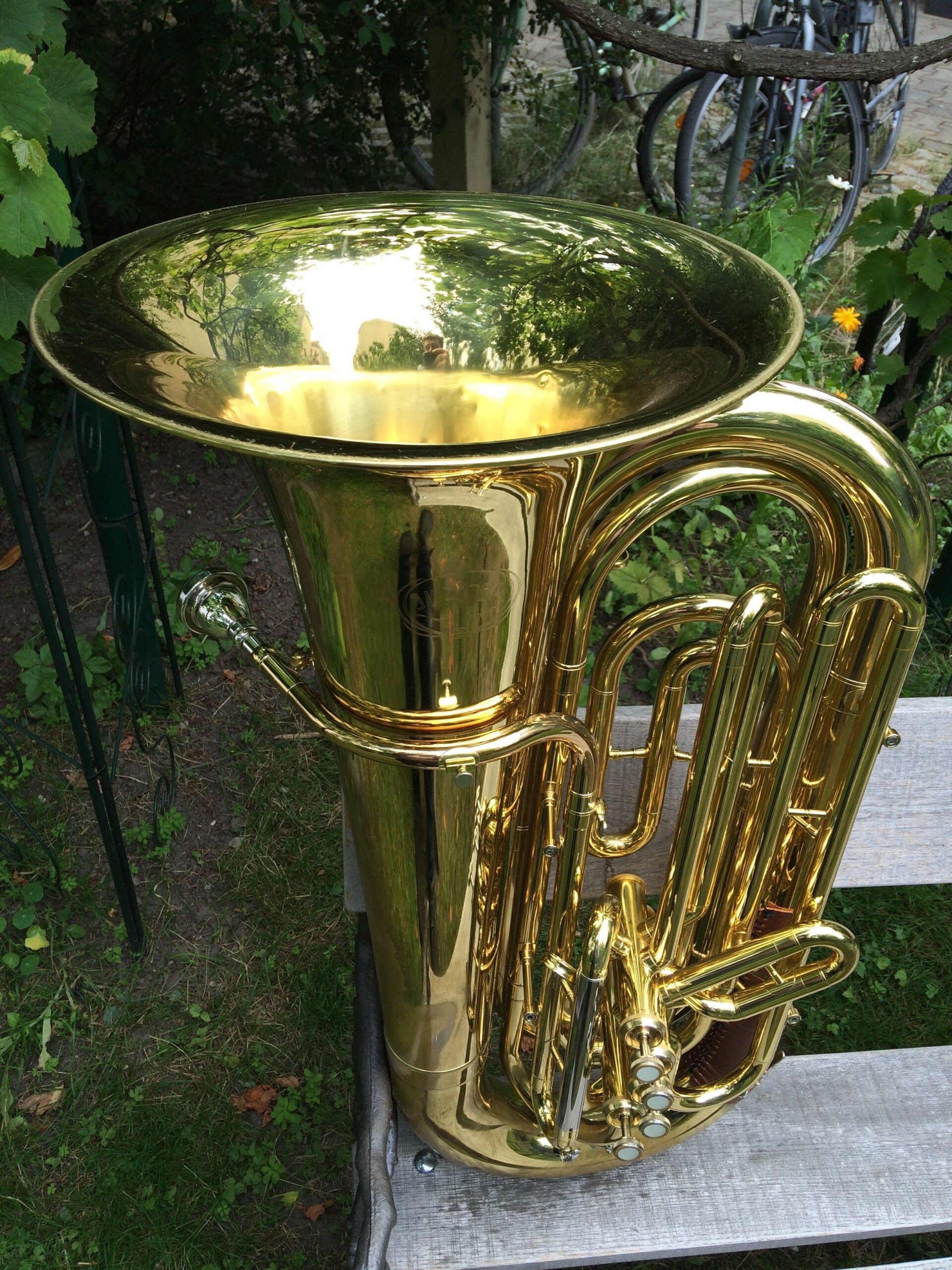 21 royalty free tuba image, minimum size:2k