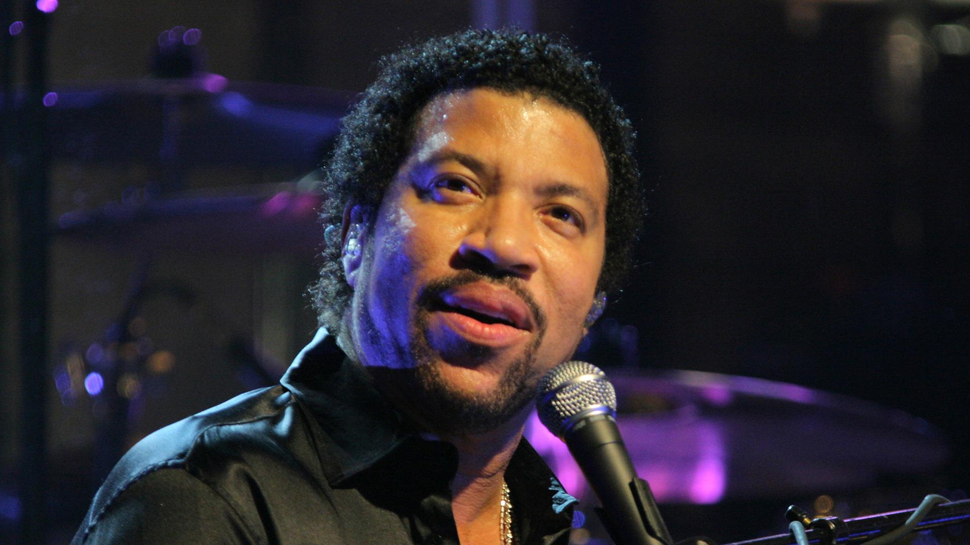 Lionel Richie…awesome voice.