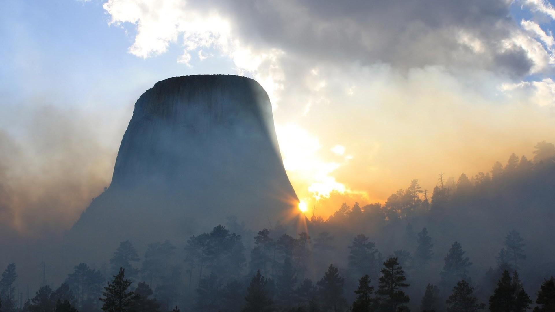 morning fog at devils tower in wyoming HD desktop wallpapers