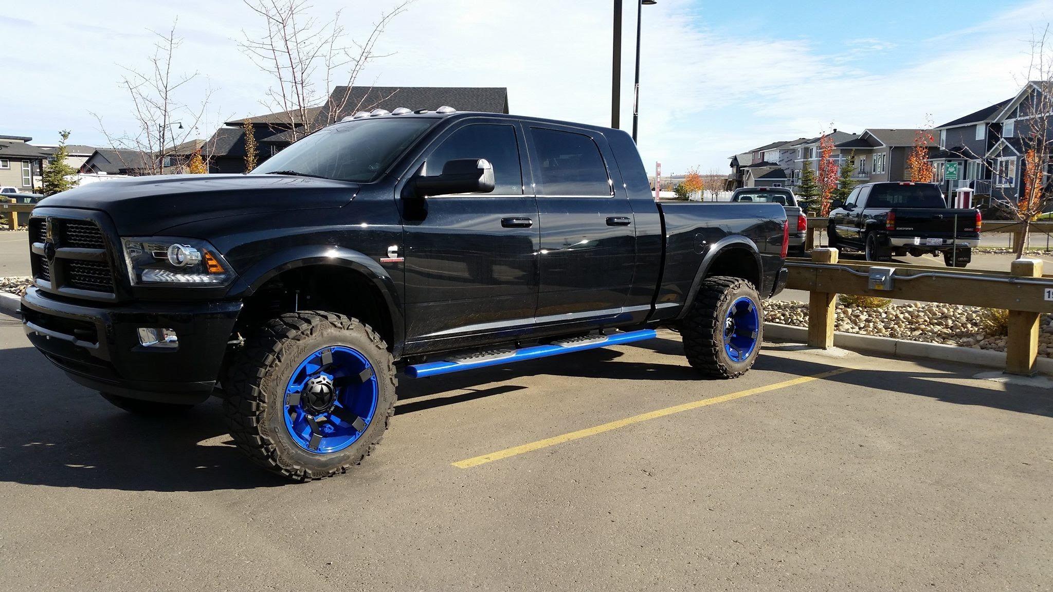 2014 Dodge MegaCab Laramie