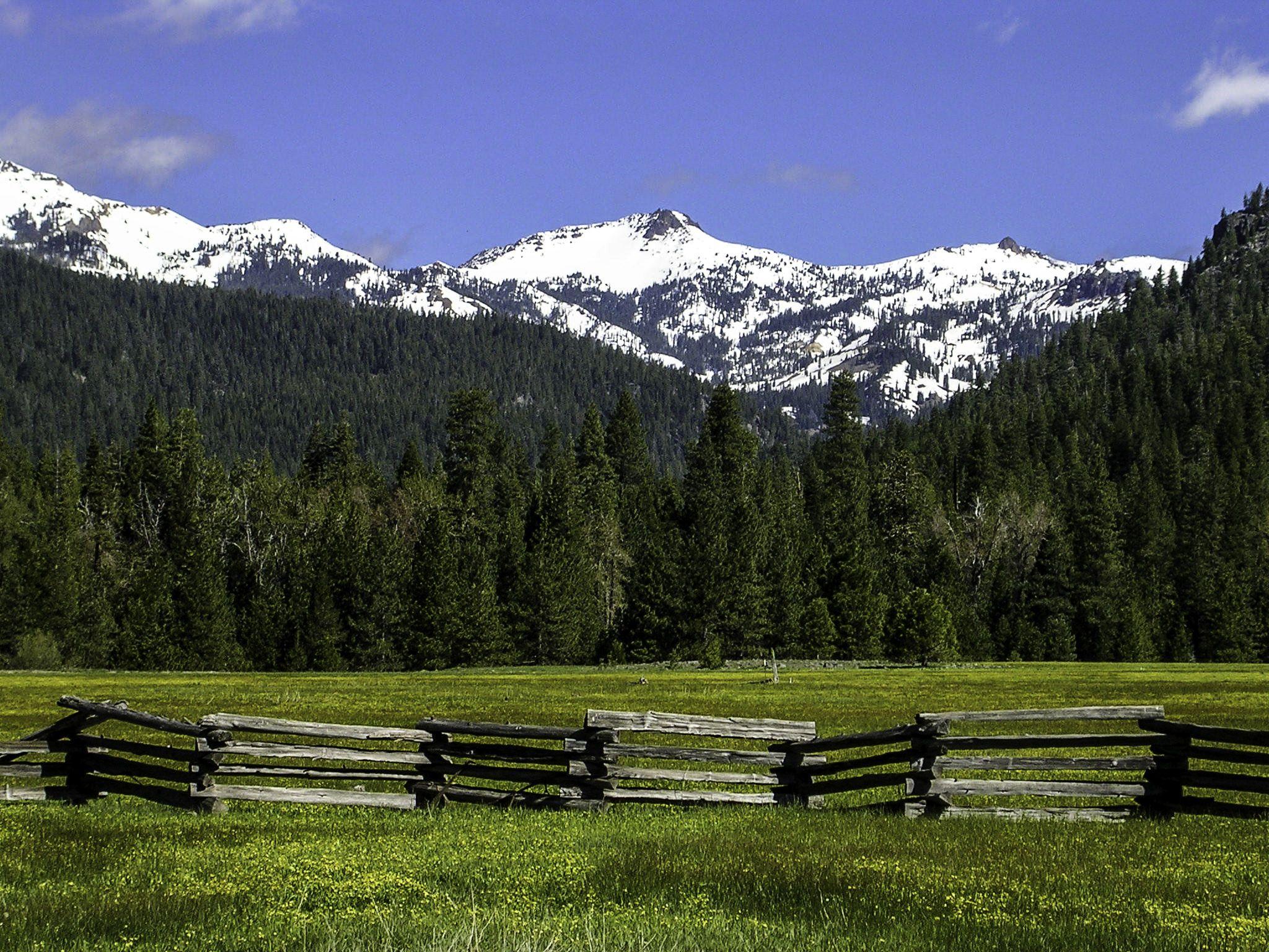 Free Stock Photo of Caldera of Lassen Volcanic National Park