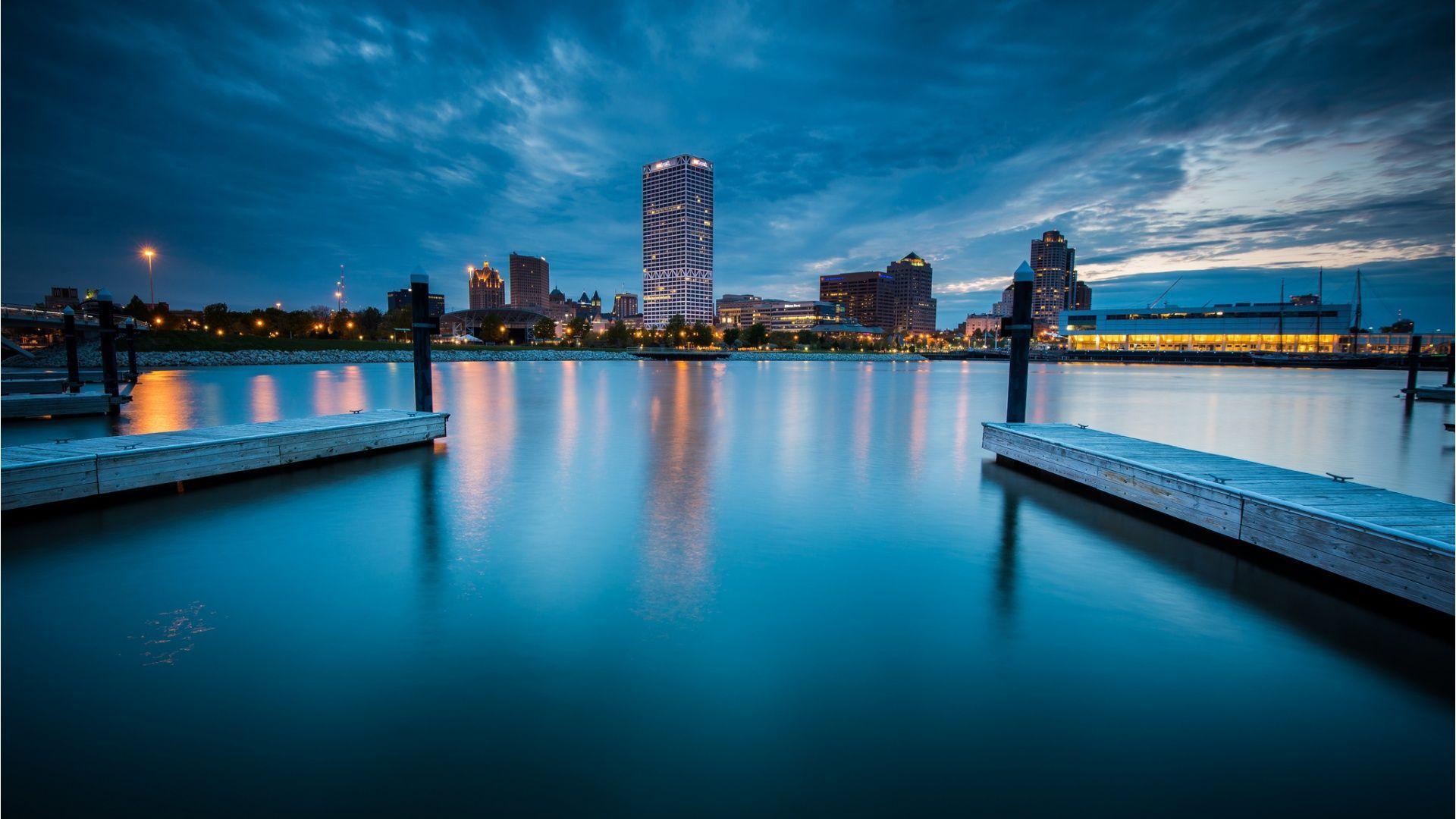 Find out: Milwaukee City Night wallpapers on http://hdpicorner