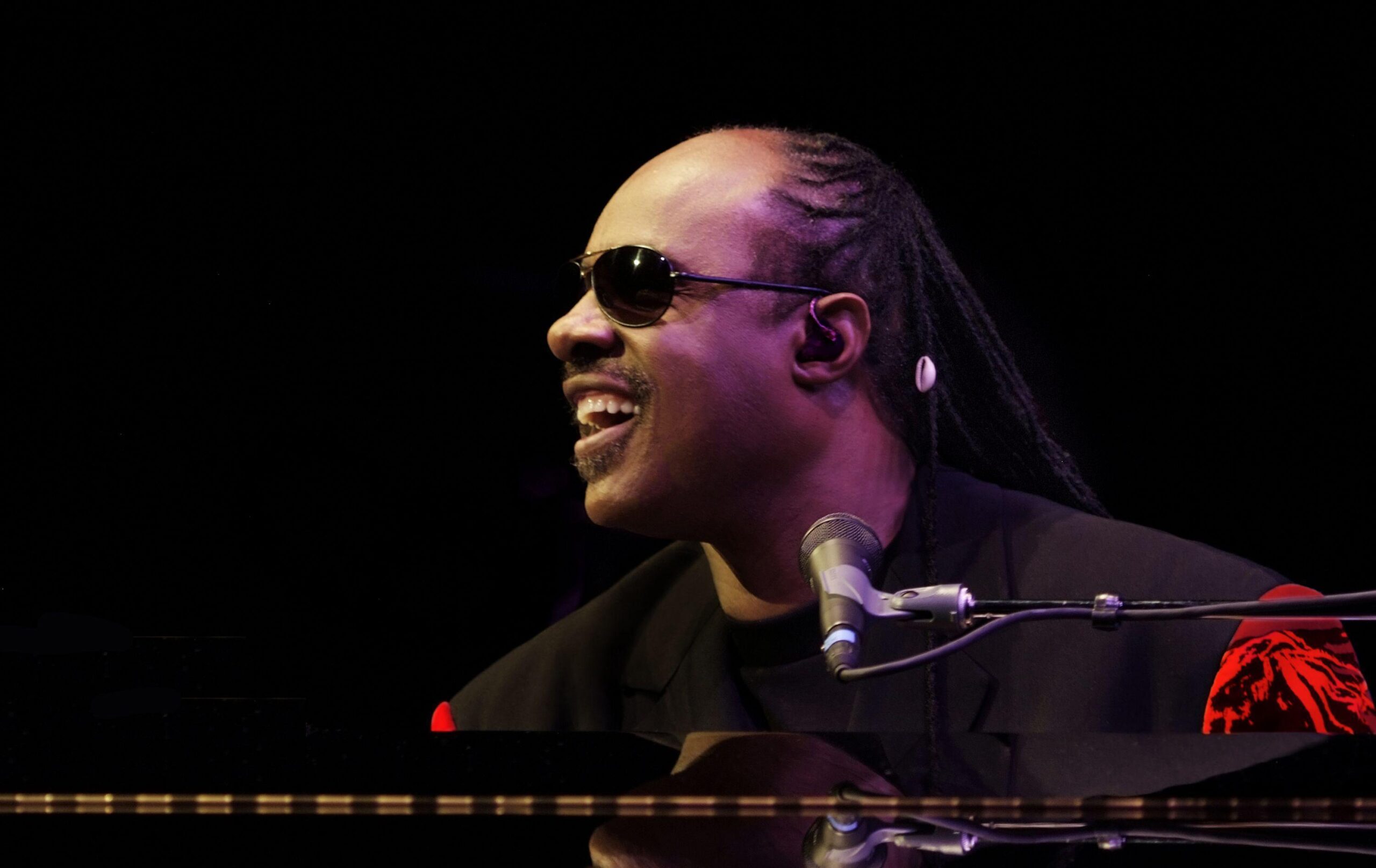 5 HD Stevie Wonder Wallpapers