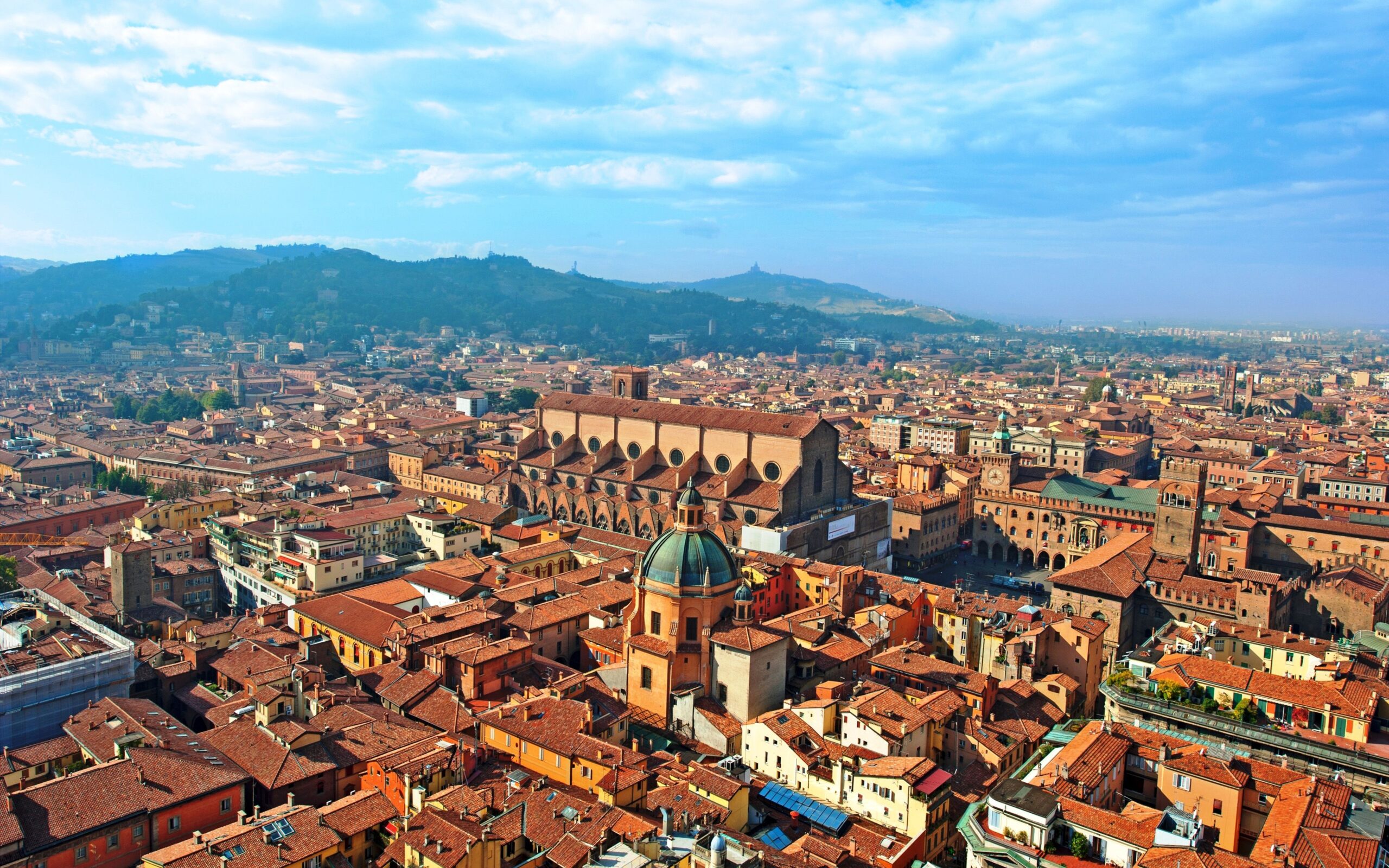 Download wallpapers Bologna, 4k, summer, buildings, cityscapes