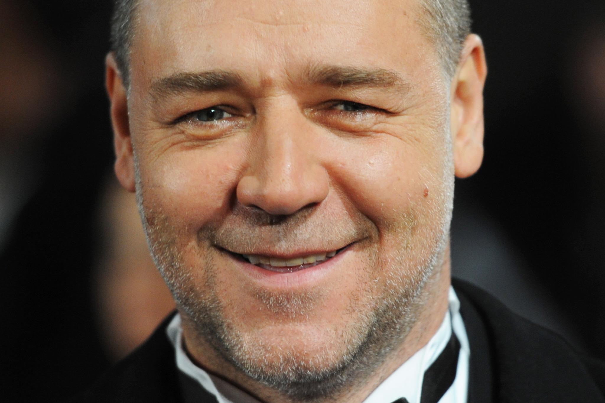 Russell Crowe 9809 ~ HDWallSource