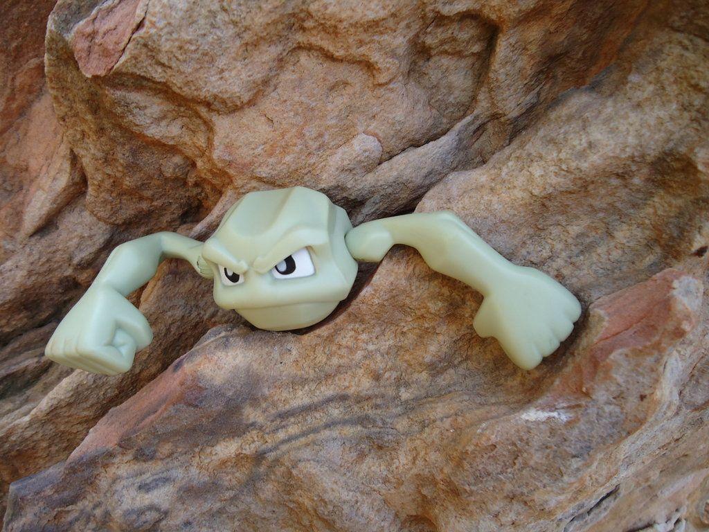 geodude figure by raissarotsa