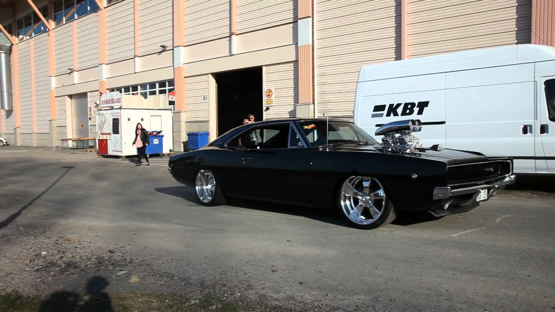 Victory burnout Supercharged Dodge Charger 68