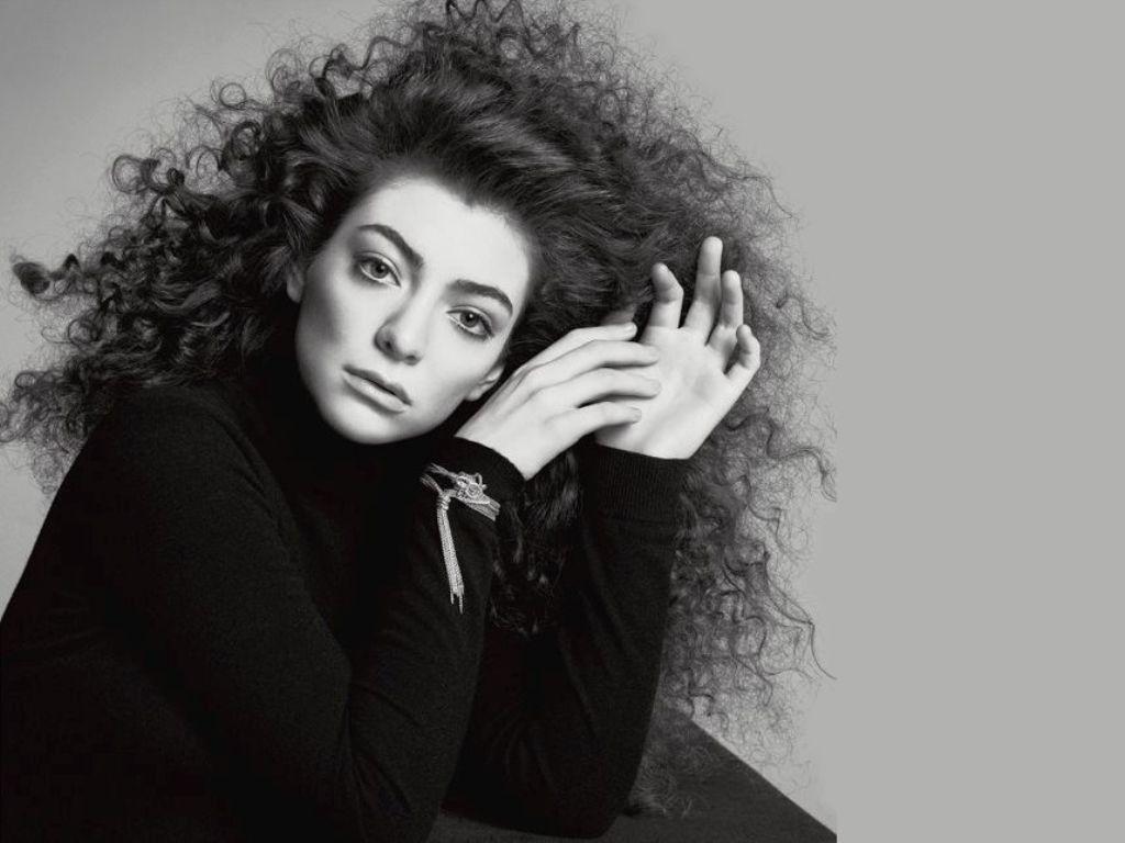 21 Gorgeous HD Lorde Wallpapers